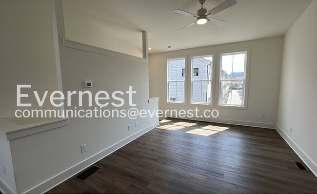 Foto del edificio - 724 Belletrace Cir