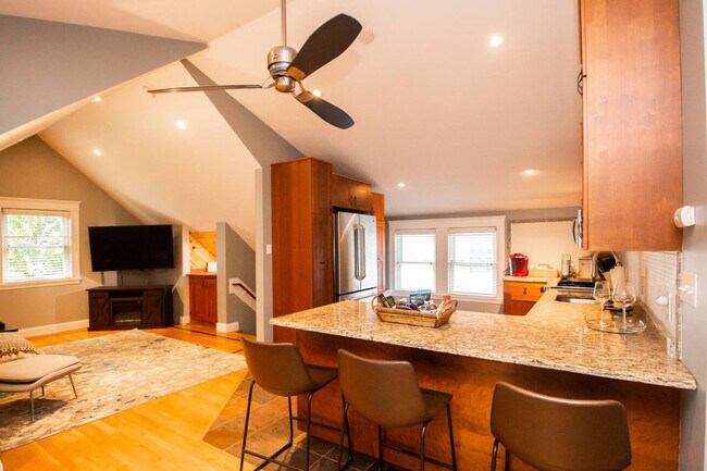 Building Photo - 247 Savin Hill Ave