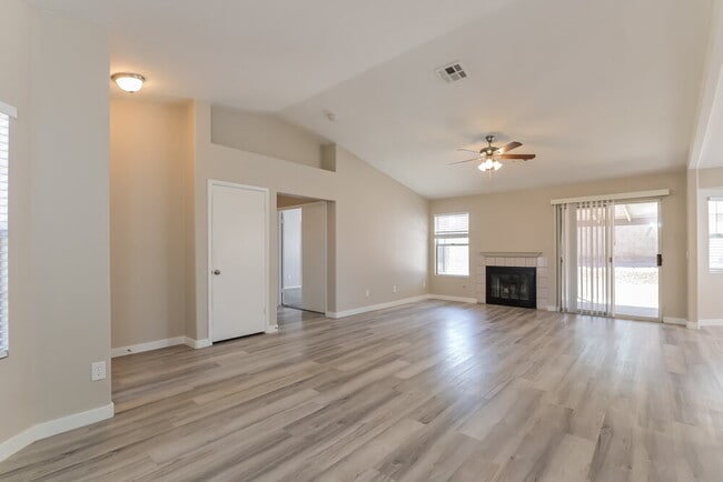 Foto del edificio - 909 Dodge St