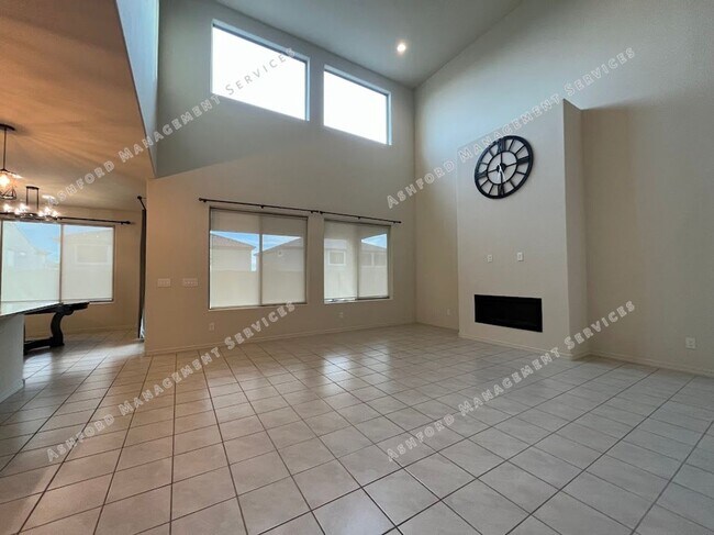 Foto del edificio - GORGEOUS 4 BDRM/ 3.5 BATH  FOR RENT IN PEORIA