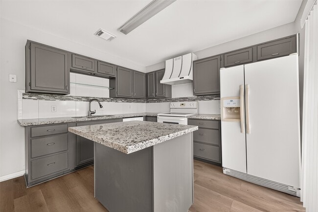 Building Photo - 3918 Millrock Cir