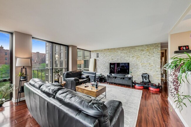 Foto del edificio - 345 W Fullerton Pkwy