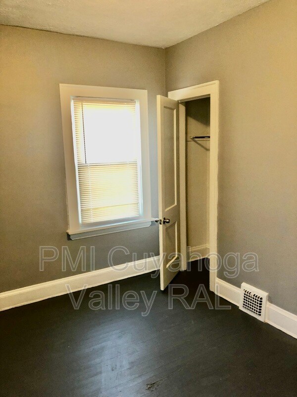 Building Photo - 4256 E 119th St