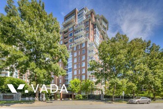 Building Photo - 5615 Hampton Pl