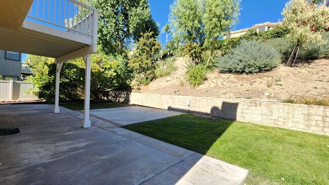 Building Photo - Move in Ready - East Highlands Ranch