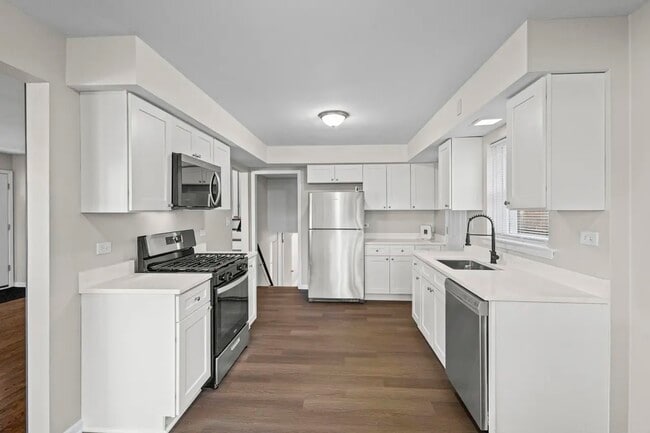 Building Photo - 1358 Mackinaw Ave