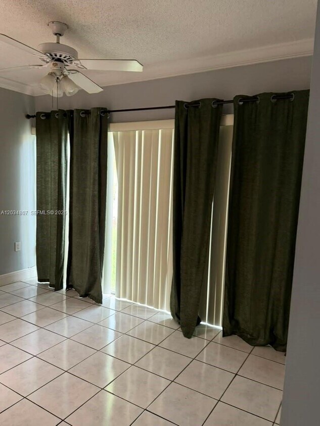 Foto del edificio - 9311 SW 4th St