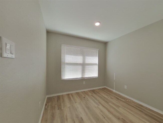 Foto del edificio - 17588 Rosewood Manor Ln