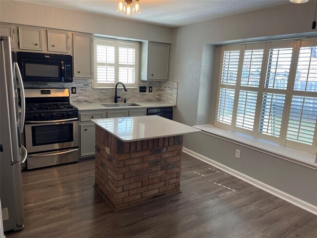 Foto del edificio - 1810 Provident Ln