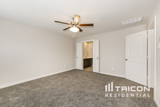 Building Photo - 1113 Fallgate Dr