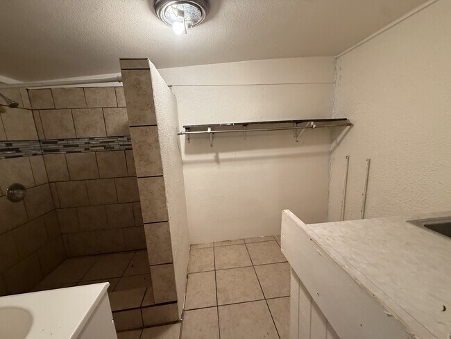 Building Photo - 8516 Hendrix Ave