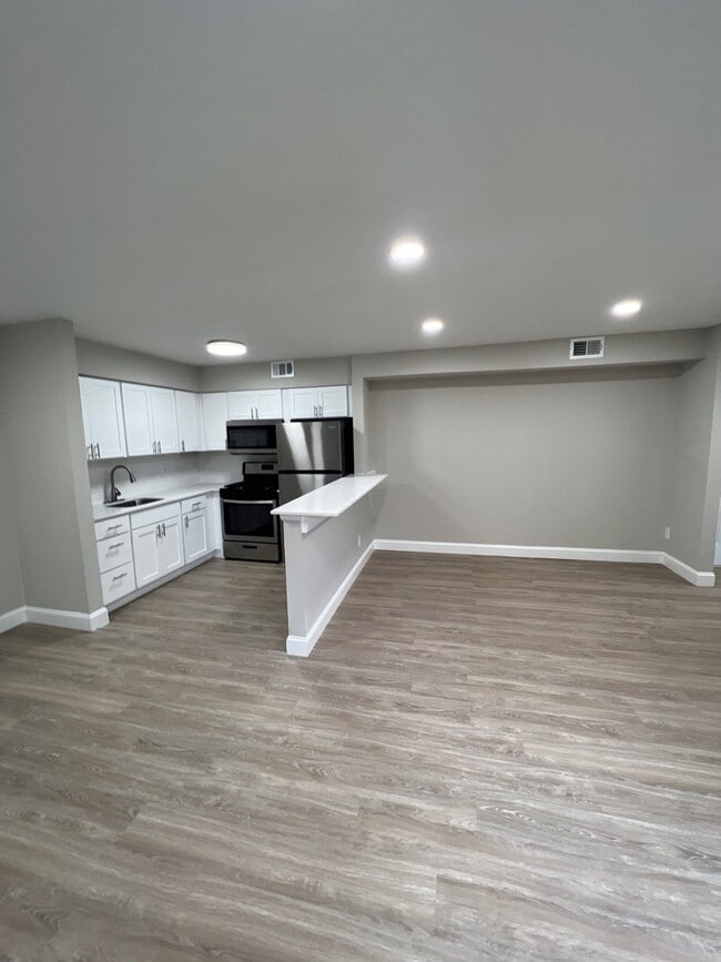 Building Photo - Cottage Street Apartments