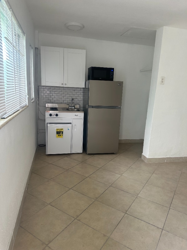 Building Photo - 1064 N Tamiami Trl