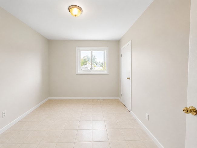 Building Photo - 1572 N Shore Dr