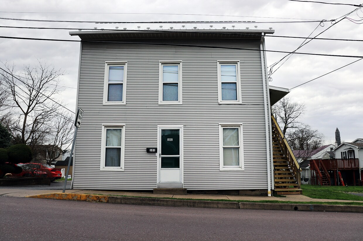 Foto principal - 328 Center St