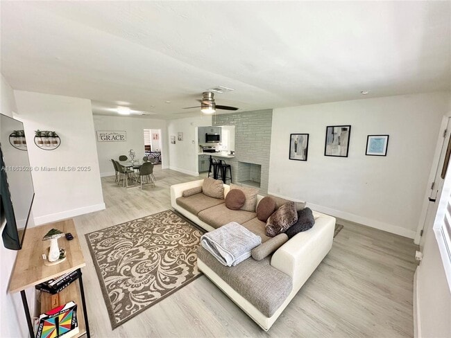 Foto del edificio - 230 NE 2nd Pl