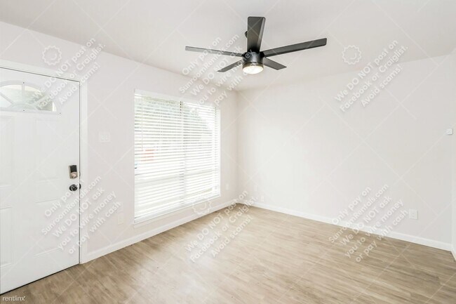 Building Photo - 3 br, 1 bath House - 1425 Curtis Dr