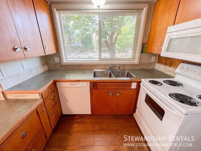 Foto del edificio - 1389 Ferry St