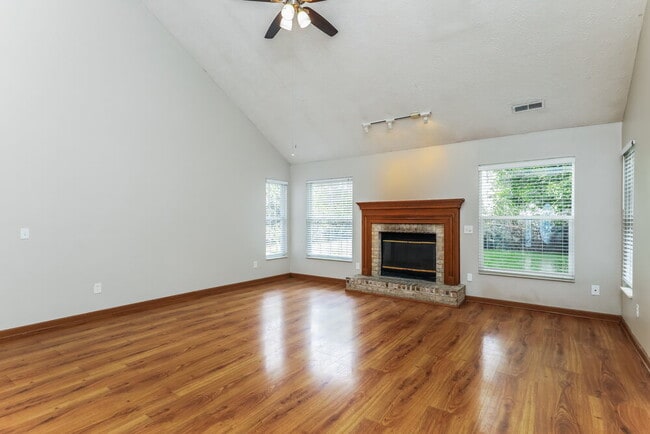 Building Photo - 401 Creekstone Dr