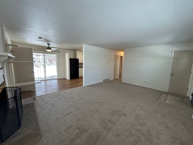 Building Photo - Lovely Updated Loveland Home with Fireplace and Fenced Yard