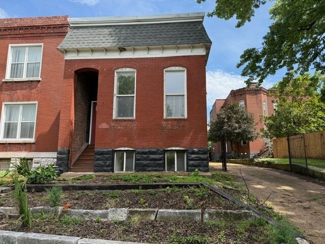 Foto principal - McKinley Heights 2 Bedroom 2 Bath Freshly ...