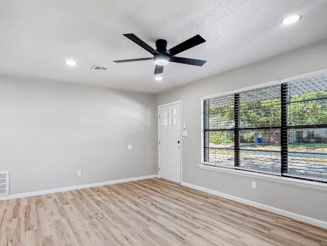 Foto del edificio - 1702 W Boyd St