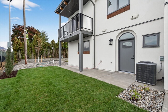 Building Photo - Carlow Townhomes