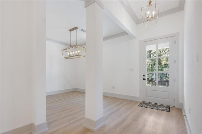 Building Photo - 814 W 19th Ave