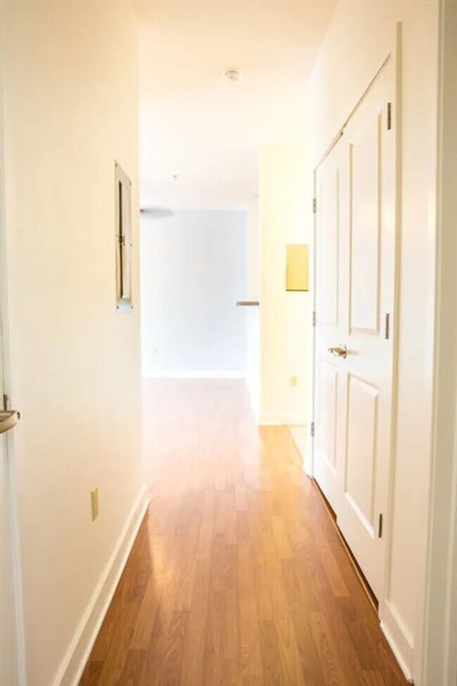 Foto del edificio - Spacious 2-Bedroom Condo in Eastwood Commons – South Burlington
