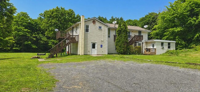 Building Photo - 598 N Quaker Ln