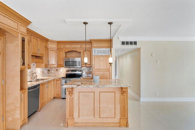 Building Photo - 1839 Middle River Dr