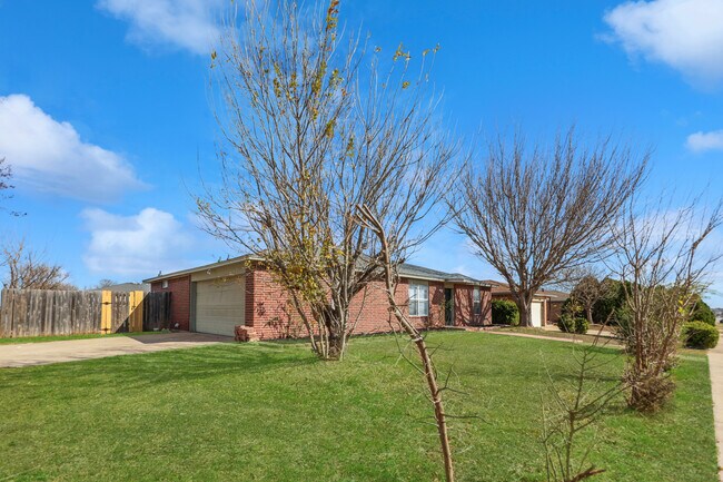 Building Photo - 4609 Stallion Dr