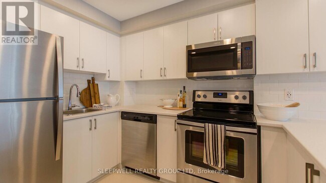 Building Photo - 420-420 Gilmour St