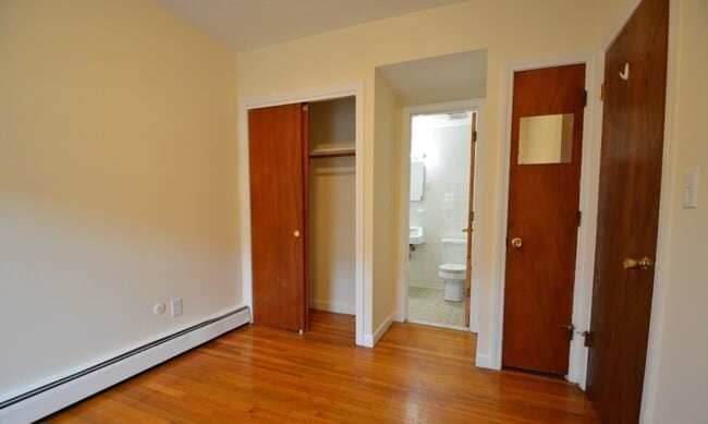 Foto del edificio - 168 N Beacon St