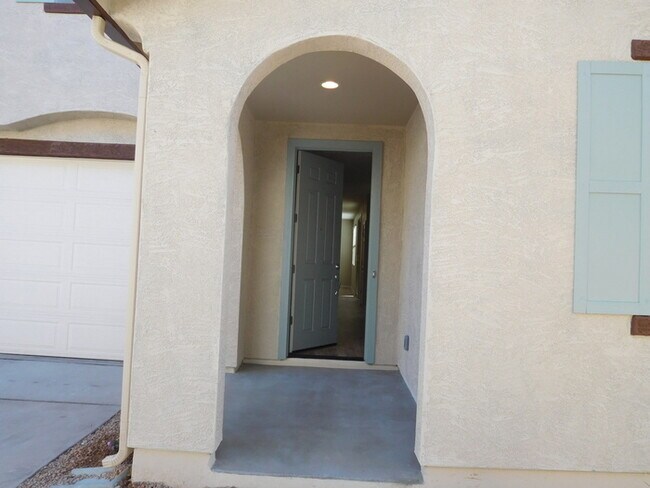 Foto del edificio - Naturally Well-Lit 4 bed/3 bath Single-Fam...