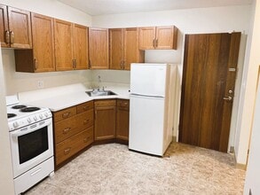 Building Photo - 13516-102 102 St NW