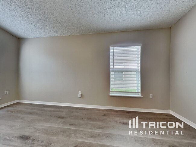 Foto del edificio - 13714 Gentle Woods Ave