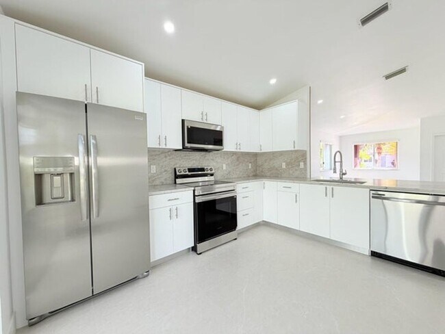 Foto del edificio - 20841 NW 1st St