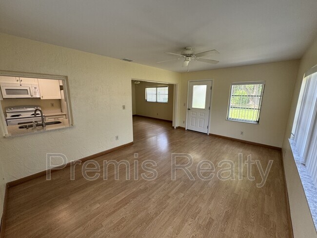 Foto del edificio - 144 Stafford Cir