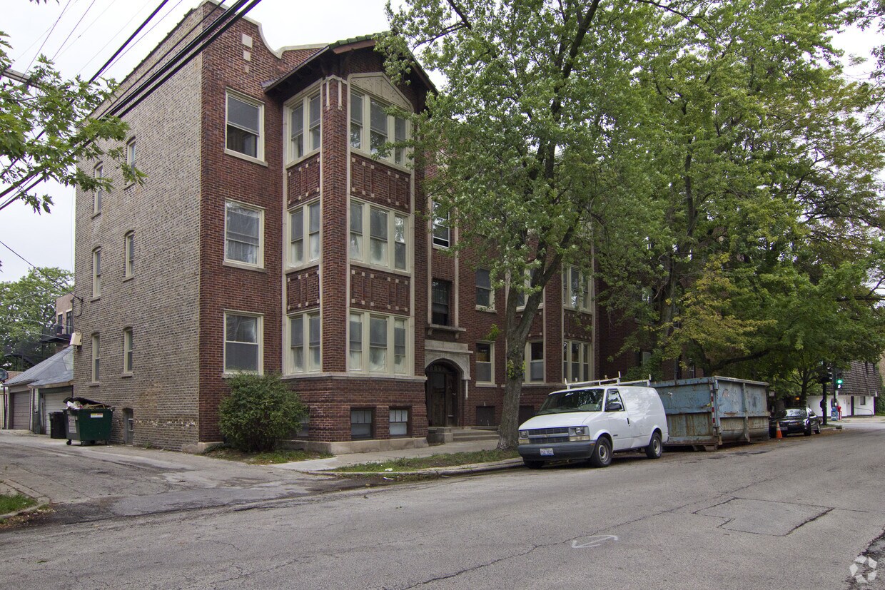 Building Photo - 1901 W Addison St