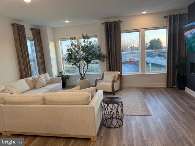 Foto del edificio - 14305 Dowitcher Wy