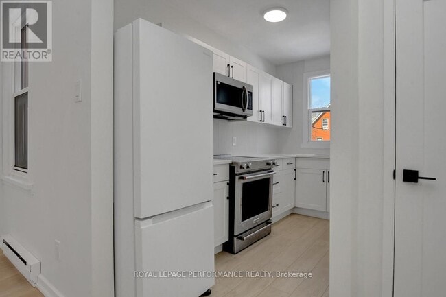 Building Photo - 9 Larch St