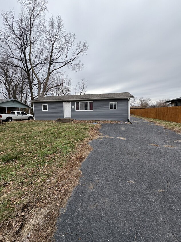 Foto principal - "3-Bedroom Retreat in Cahokia Heights – Co...