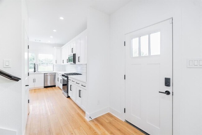 Building Photo - 7903 Sunnyhill St