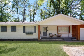 Building Photo - 1849 Parkridge Dr