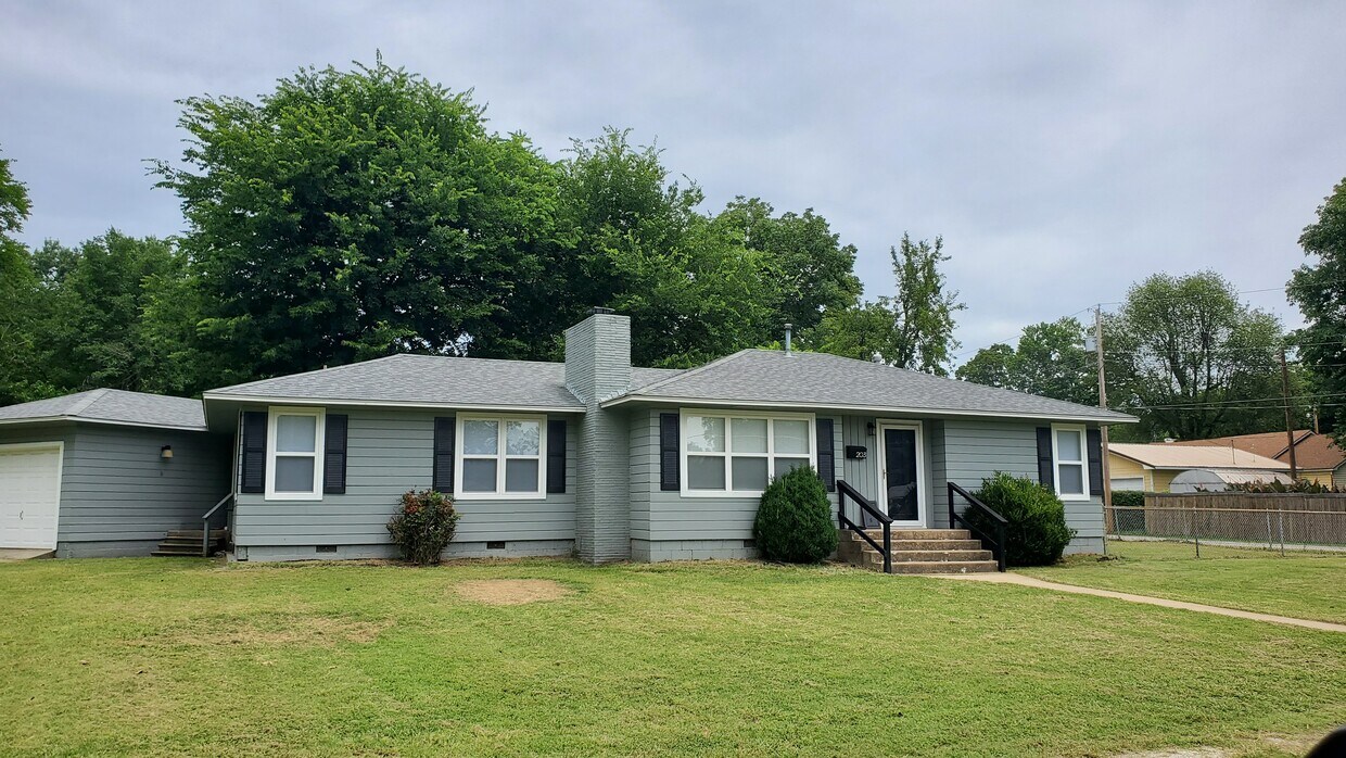 203 E Arden St, Tahlequah, OK 74464 House Rental in Tahlequah, OK