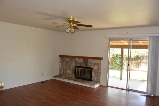 Building Photo - WONDERFUL SOUTHEAST LOCATION