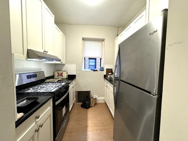 Building Photo - 4 Langmaid Ave