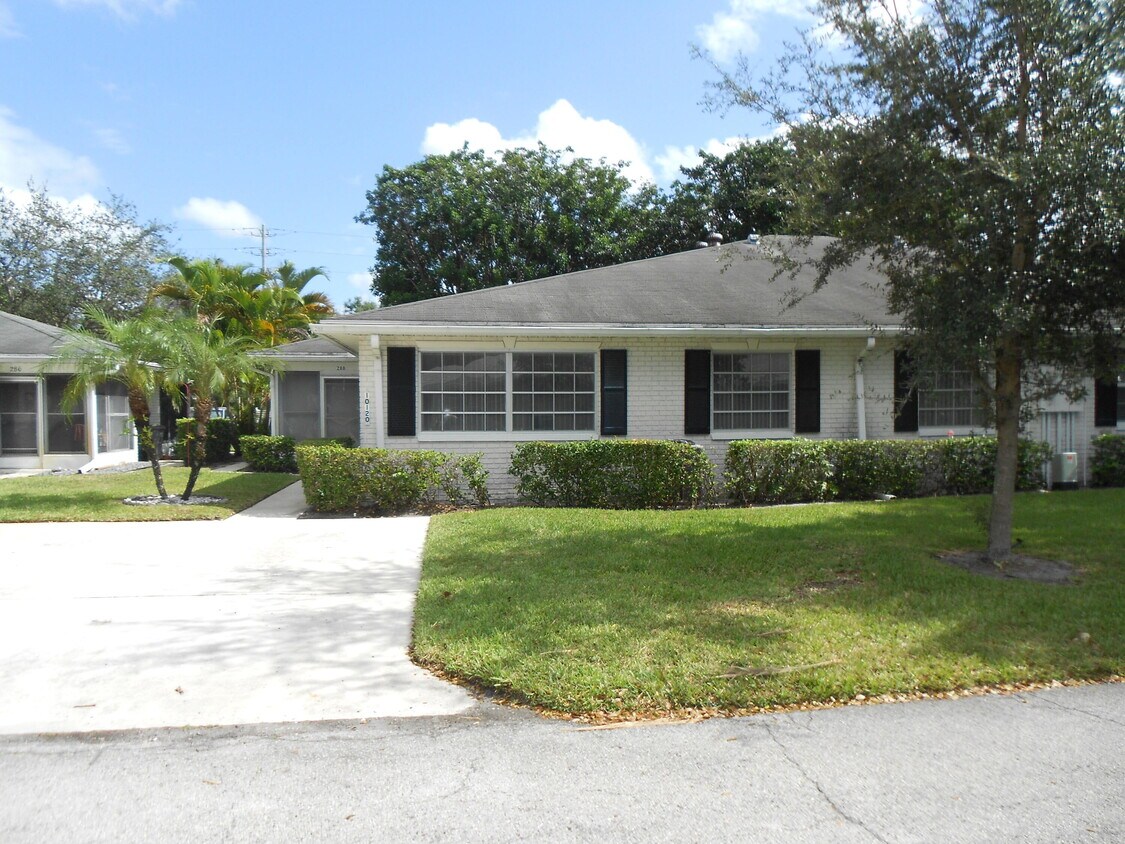 Primary Photo - 10120 S 40th Dr