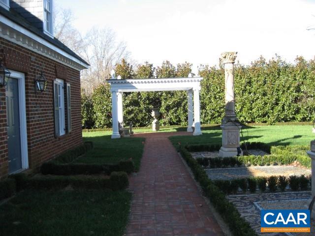 Foto del edificio - 1920 Owensville Rd